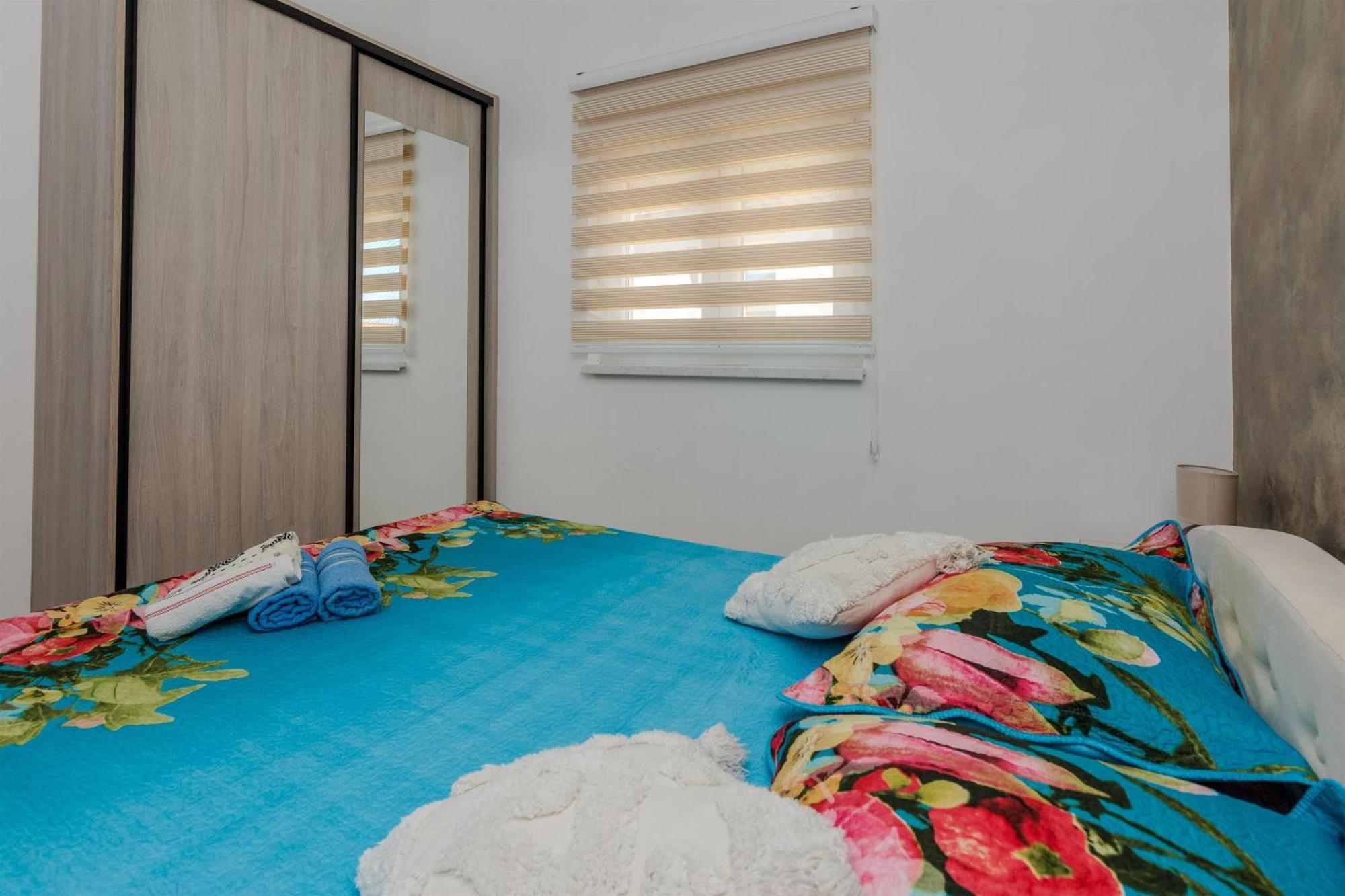 Apartments Lucica Вир Екстериор снимка
