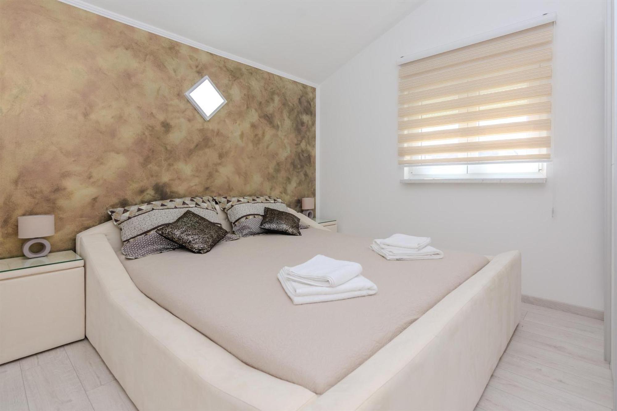Apartments Lucica Вир Екстериор снимка