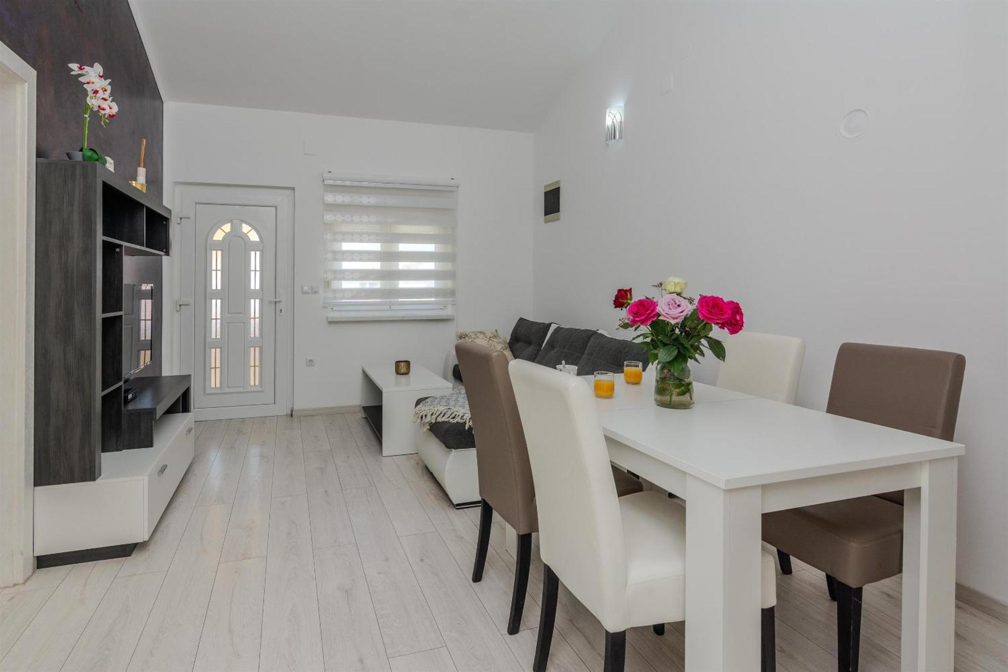 Apartments Lucica Вир Екстериор снимка