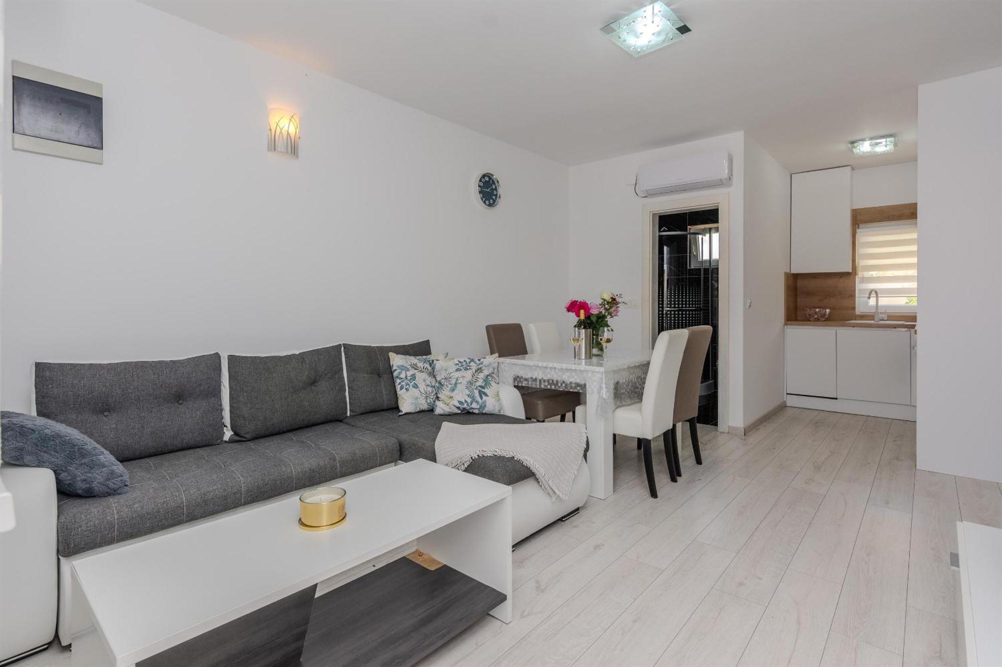 Apartments Lucica Вир Екстериор снимка