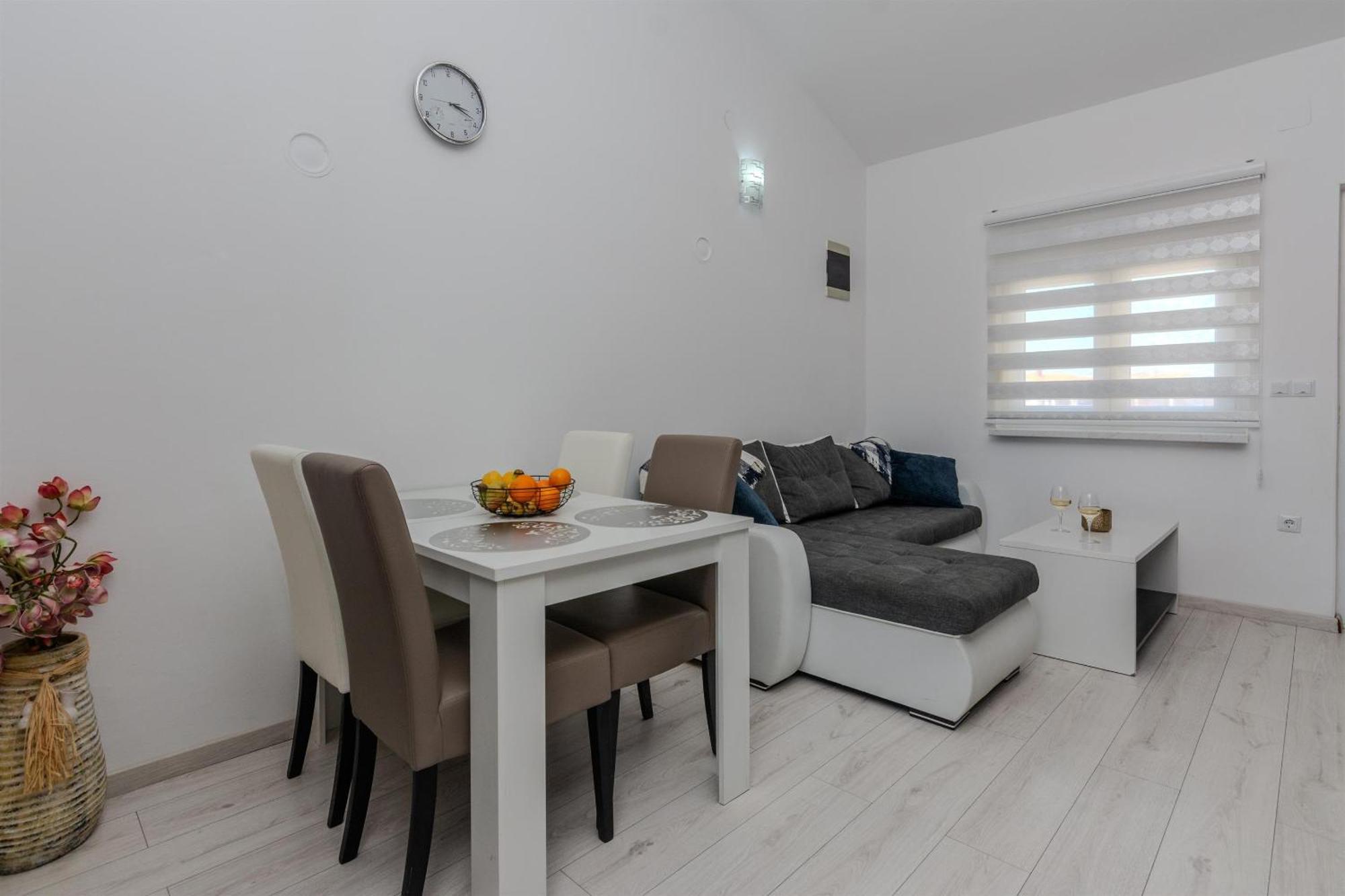 Apartments Lucica Вир Екстериор снимка