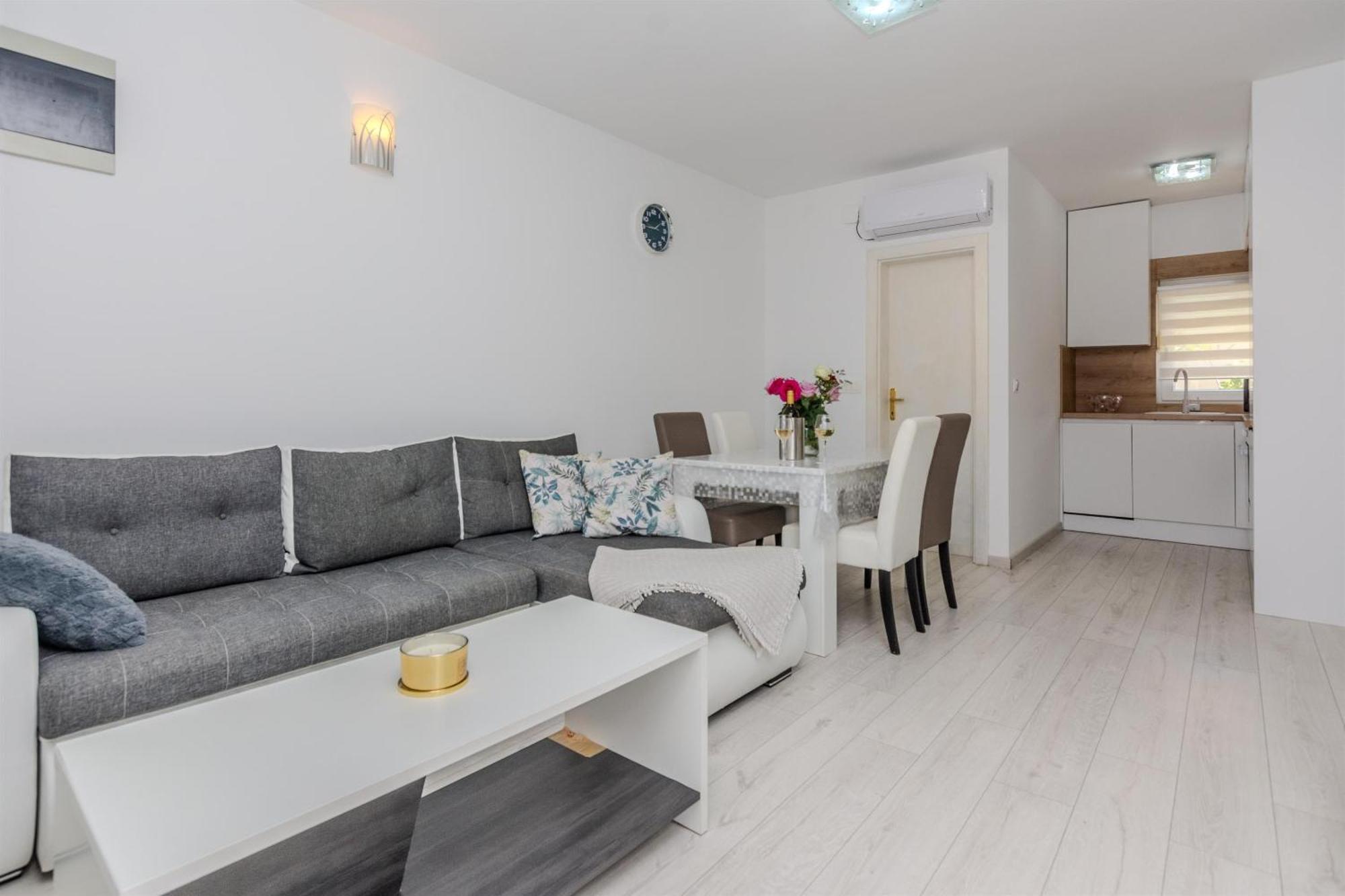 Apartments Lucica Вир Екстериор снимка