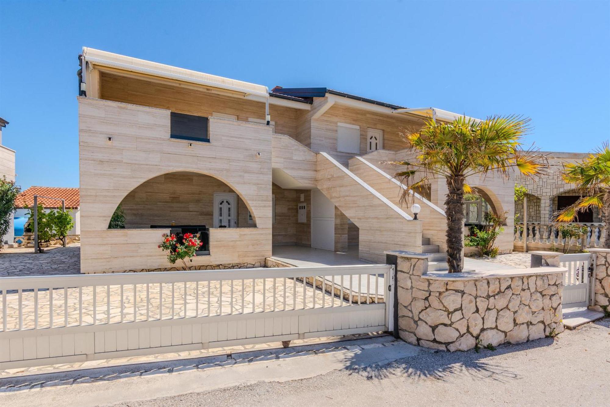 Apartments Lucica Вир Екстериор снимка